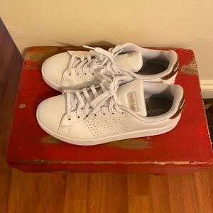 Adidas Sneakers white with bronze on the back.